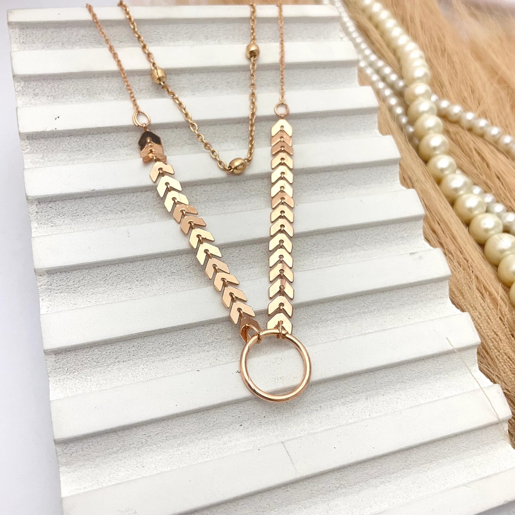 Arrow Loop Necklace Main image