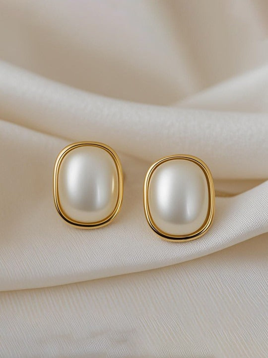 Halo Pearl Earrings Main image