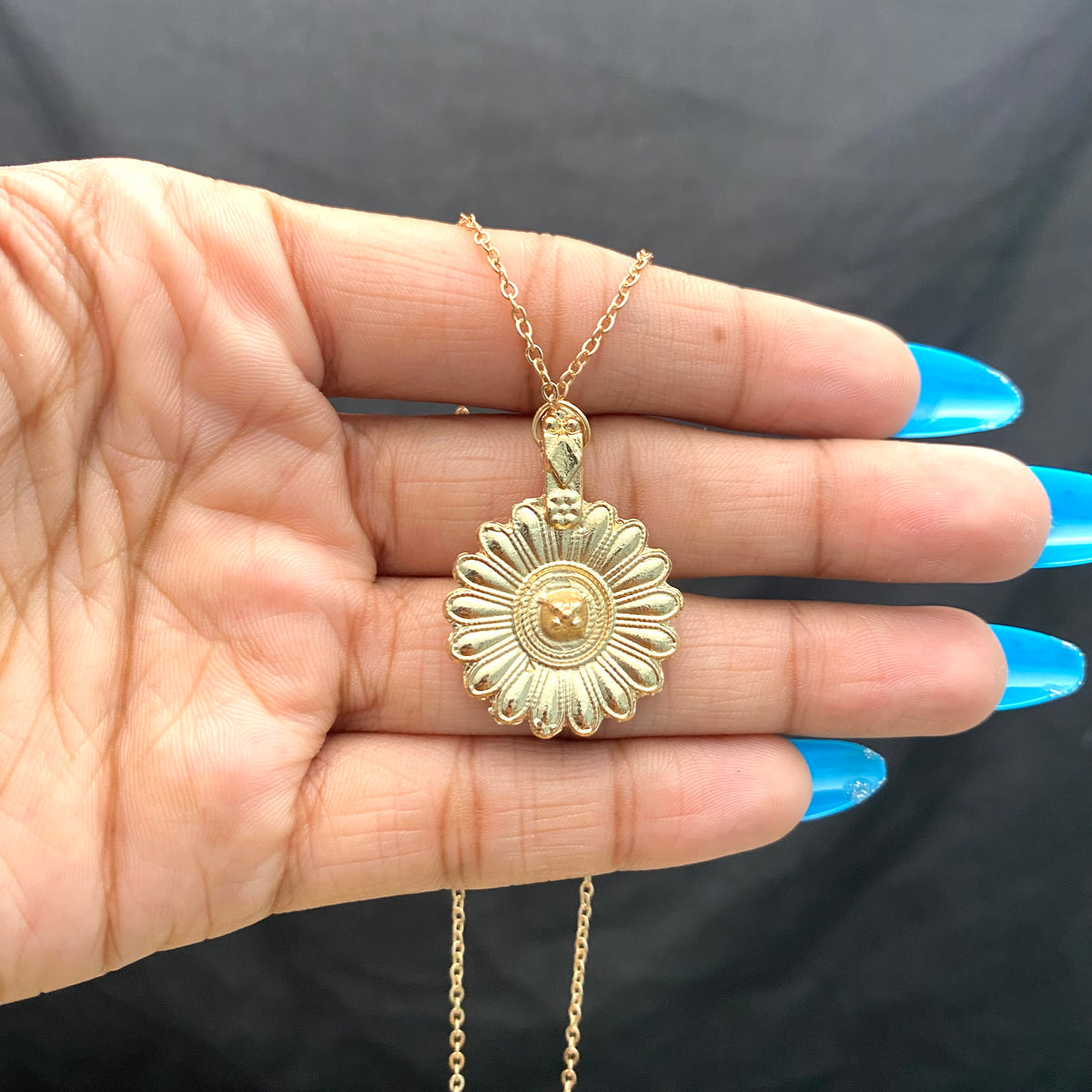 Elegant Floral Pendant Necklace