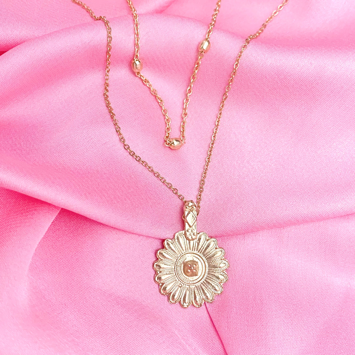 Elegant Floral Pendant Necklace Main image
