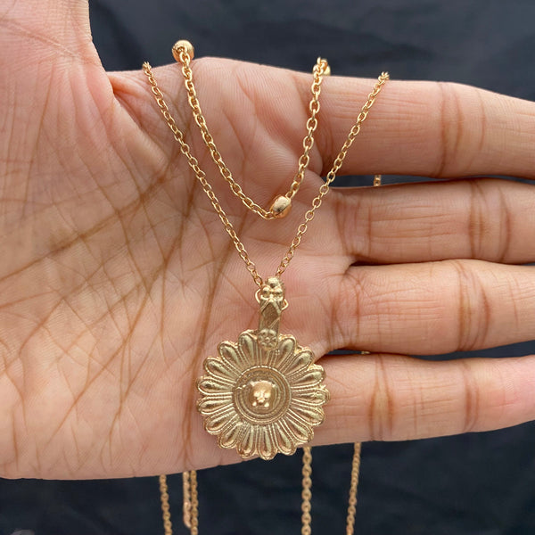 Elegant Floral Pendant Necklace