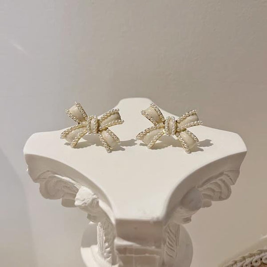 Pearl Bow Earring