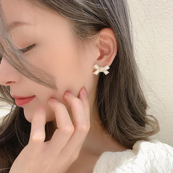 Pearl Bow Earring
