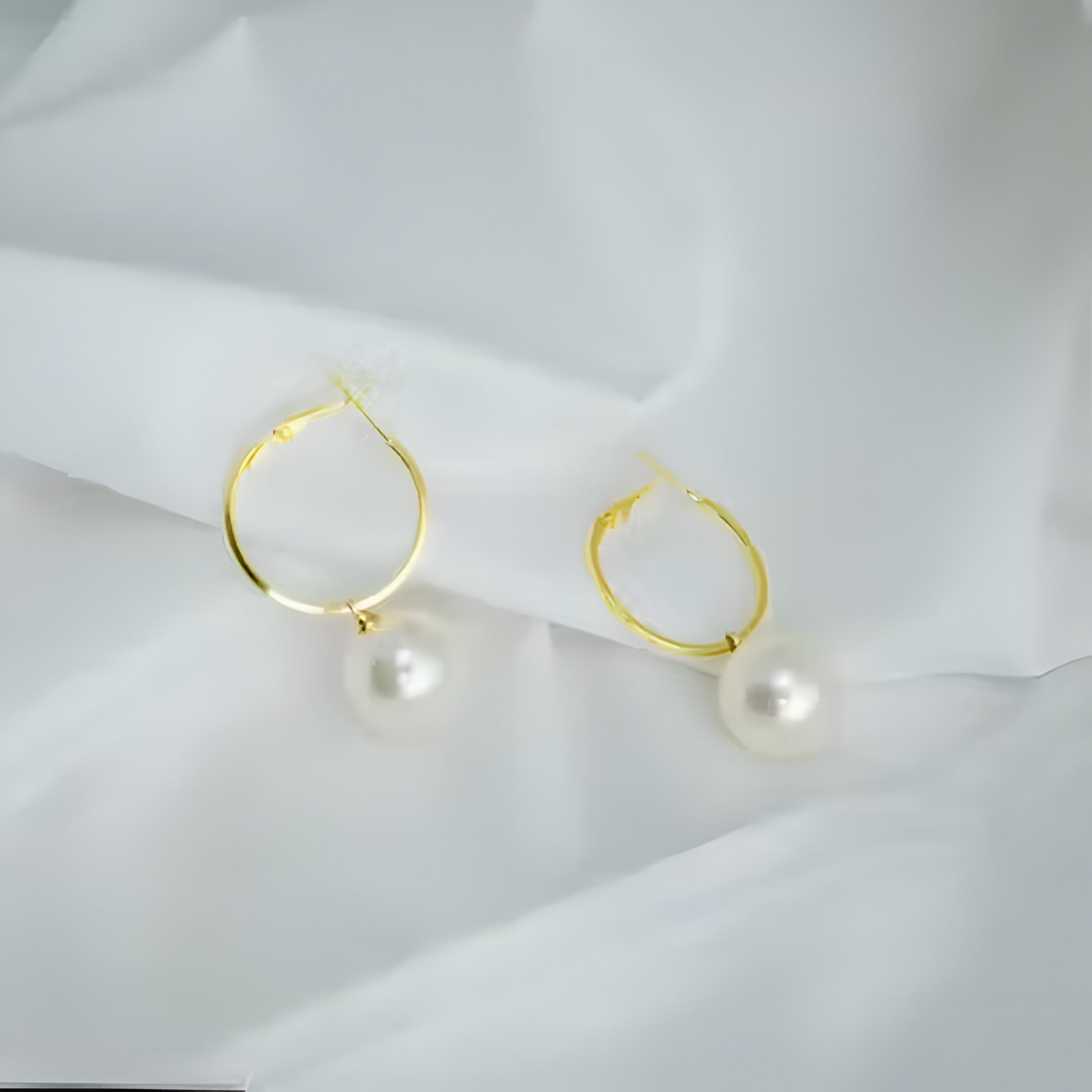 gold-toned hoop earrings