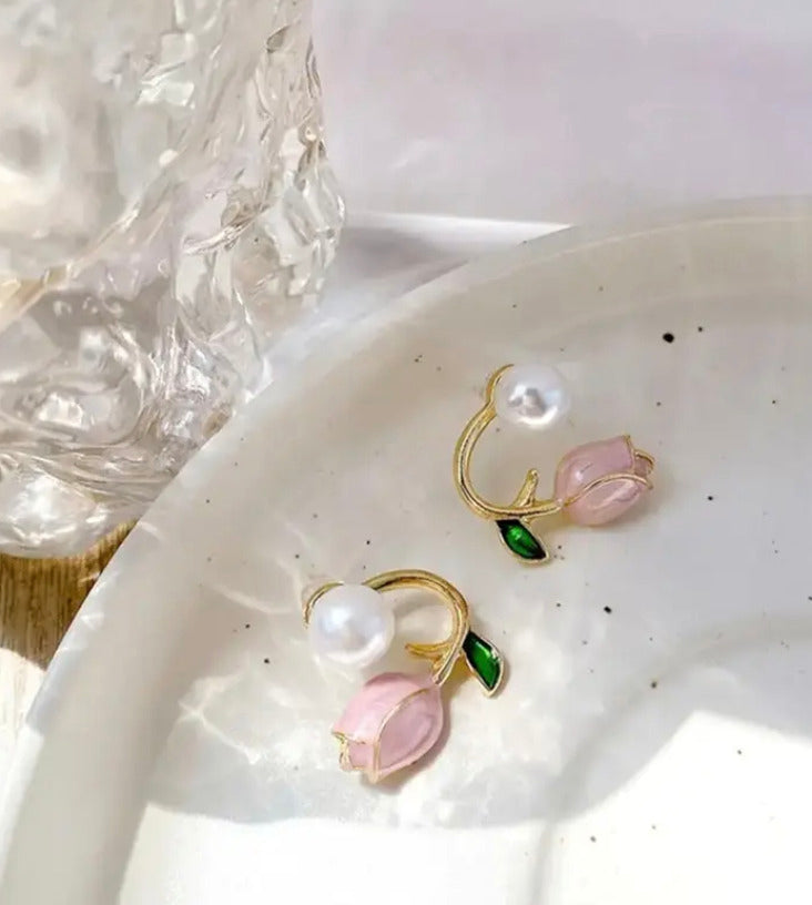 Elegant Double Pearl Arc Studs  Earrings Main image