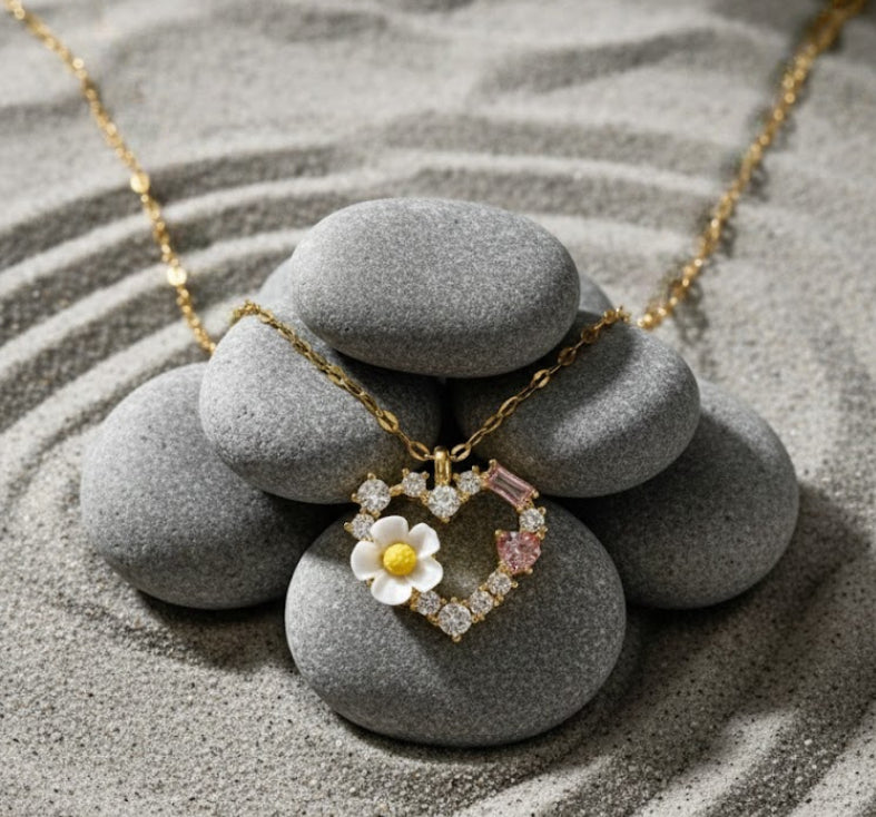 Blossom Heart Necklace Main image